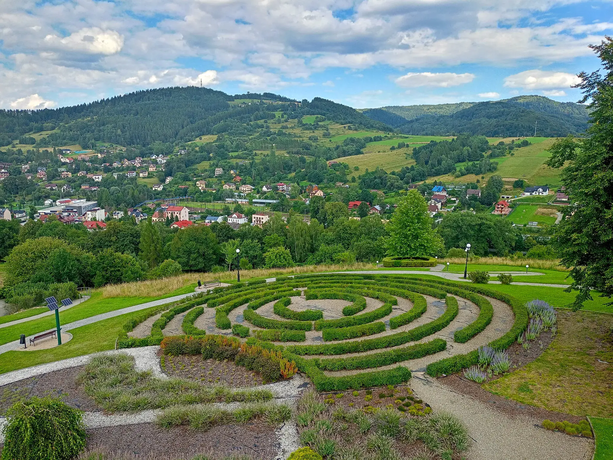 Ogrody zmyslow Muszyna labirynt roslinny
